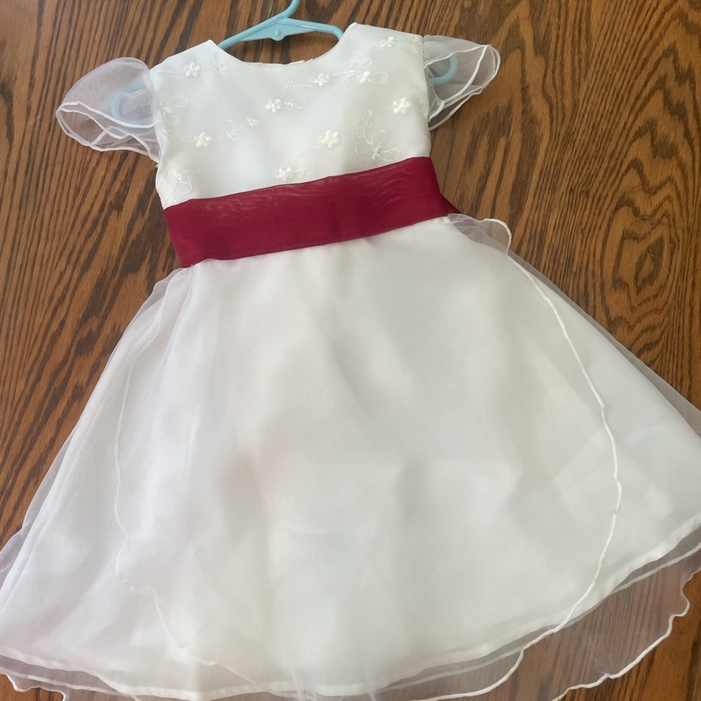 🟢 3 for $15 - FLOWER GIRL White chiffon with rosette and beading accents. 4T